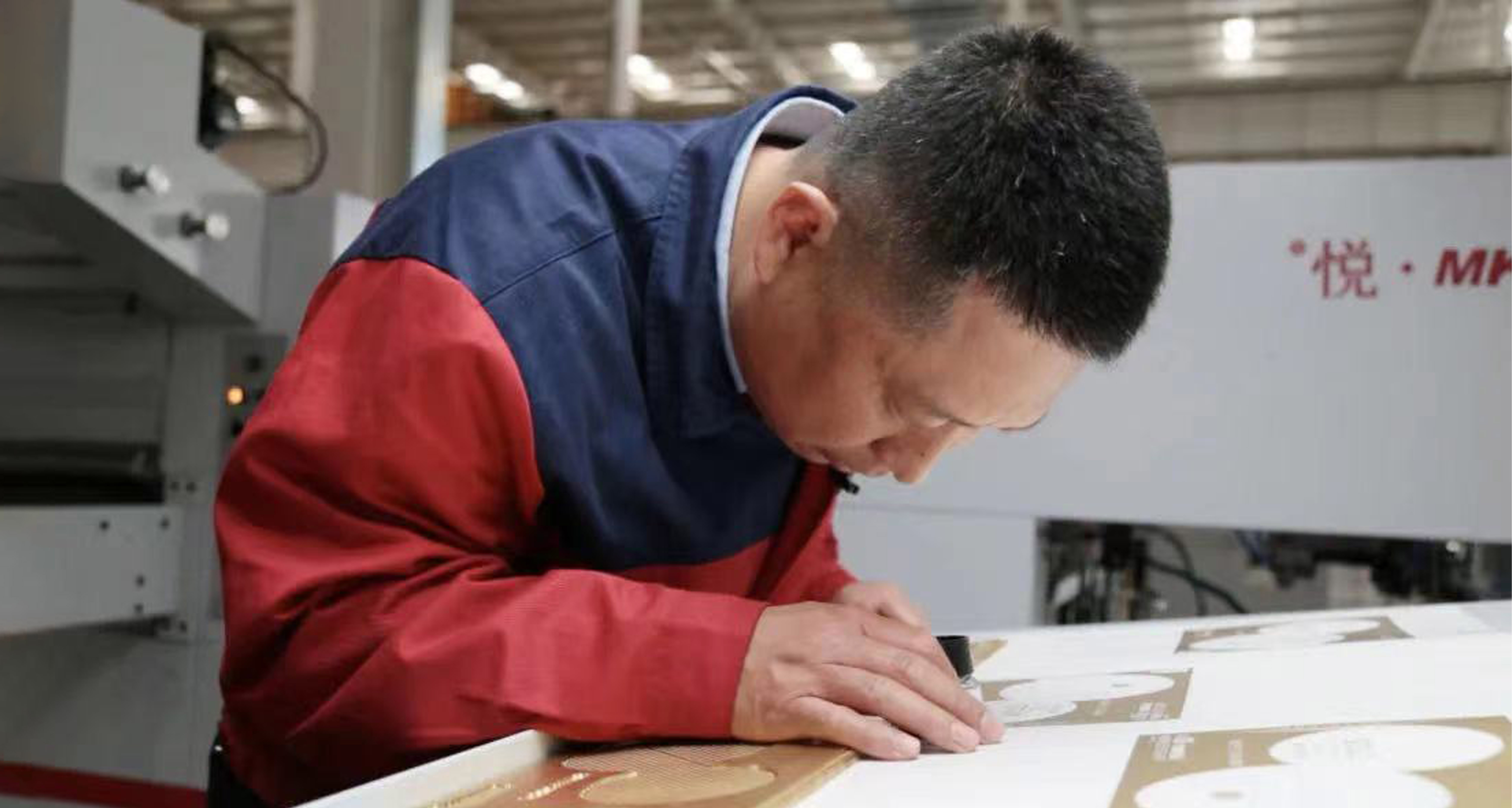 ����ҵ������ʵ������Ծ������׷��������ĥ�½��ĵ�ɫ